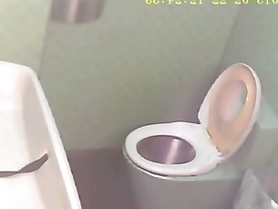 asian,peeing,pissing